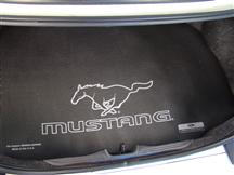 Mustang Coupe Fender Gripper Trunk Mat w/ Silver Pony Logo (05-14)